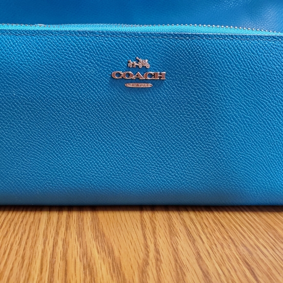 Coach Set - Picture 4 of 4